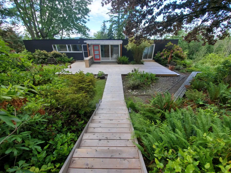 Custom Decks cedar deck weathered gray color Bellevue Washington