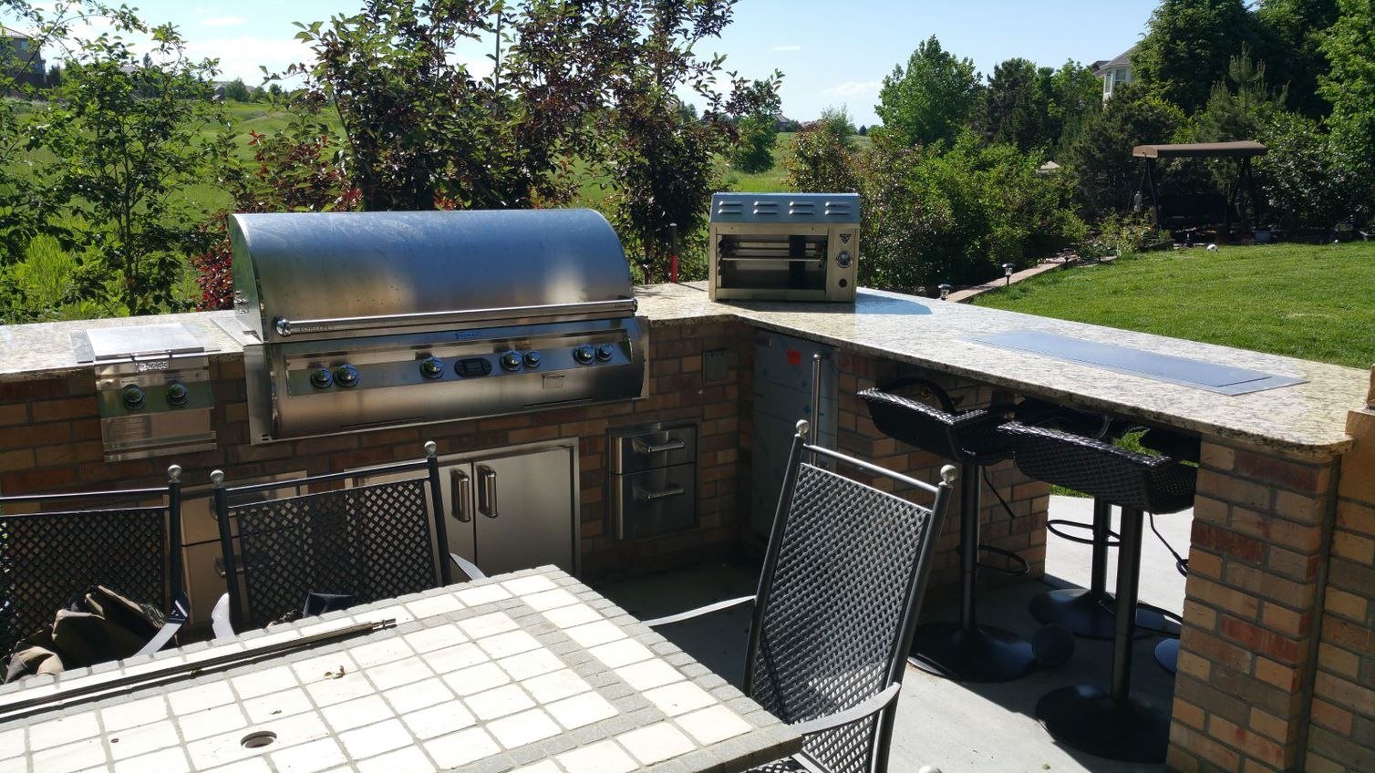 Custom Decks L Shaped Kitchen Fire And Ice Feature Fire Pit Drink Cooler Aurora Colorado